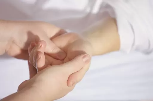Qu’est-ce qu’un substitut de soins de santé : en quoi peut-il être utile dans la pratique ?